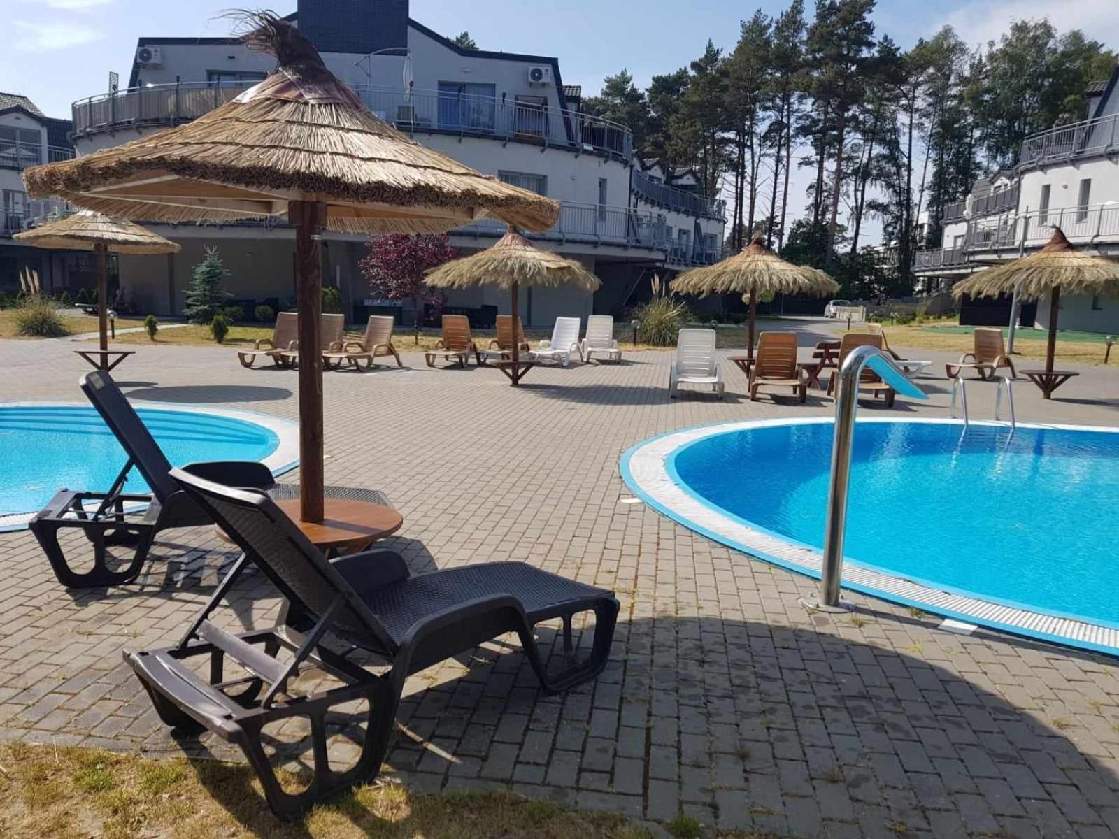 Romantyczny Apartament Happy 16 Basen & Kort Tenisowy, Ochrona 24 H - Dla Maksymalnie 6 Osob Pobierowo Exterior foto